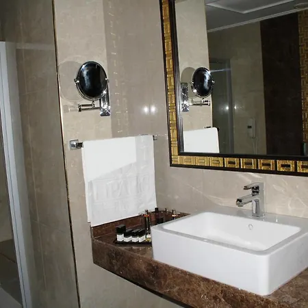 Hotel Liparis &